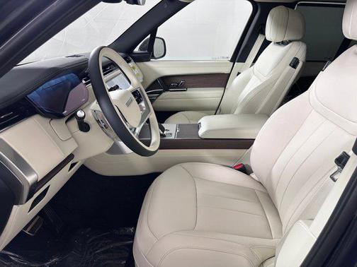 2025 Land Rover Range Rover P530 SE