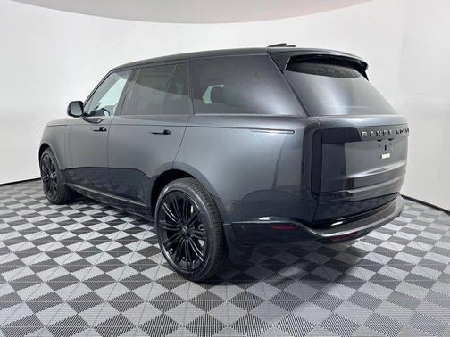 2025 Land Rover Range Rover P530 SE