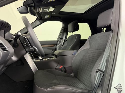 Fuji White 2026 Land Rover Discovery S