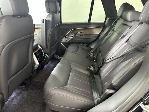 2025 Land Rover Range Rover P550e SE