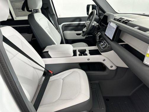 2025 Land Rover Defender 110 P300