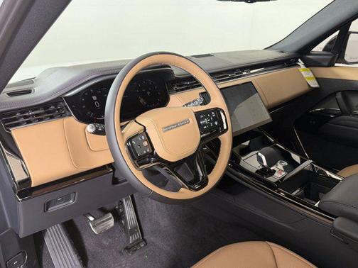 Fuji White 2026 Land Rover Range Rover Sport SE
