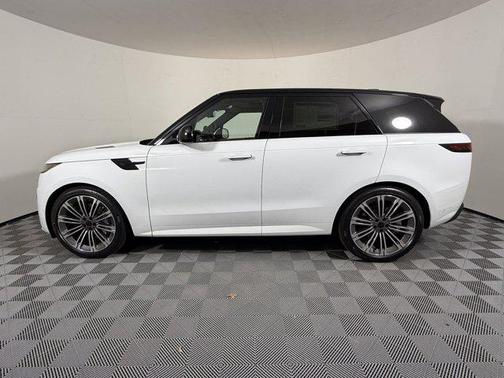 Fuji White 2026 Land Rover Range Rover Sport SE