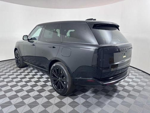 2025 Land Rover Range Rover P550e SE