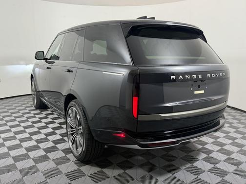 Carpathian Grey Premium Metallic 2026 Land Rover Range Rover P400 SE