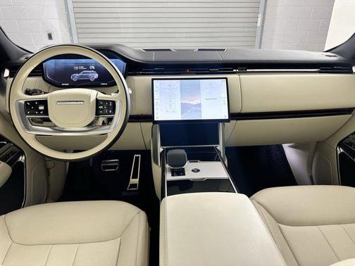 2025 Land Rover Range Rover P550e SE