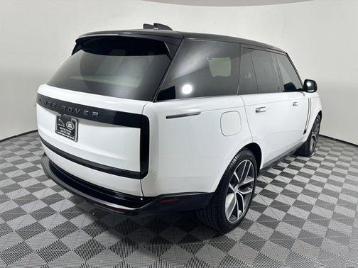 2025 Land Rover Range Rover P550e SE