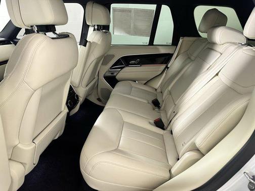2025 Land Rover Range Rover P550e SE