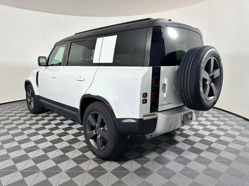 2025 Land Rover Defender 110 P400 S