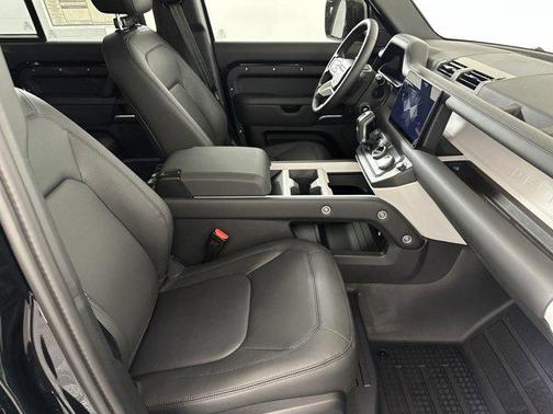2025 Land Rover Defender X-Dynamic SE