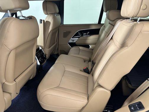 2025 Land Rover Range Rover P400 SE 7 Seat