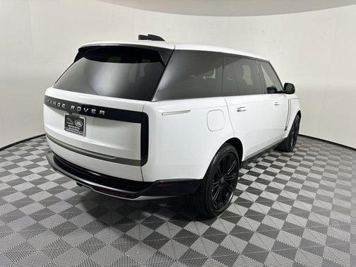 2025 Land Rover Range Rover P400 SE 7 Seat