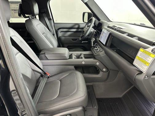 2025 Land Rover Defender 110 P300