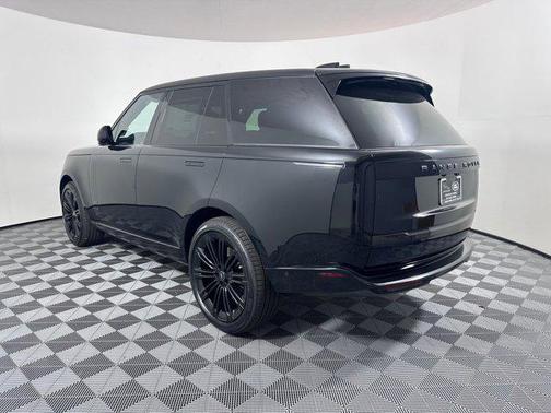 2025 Land Rover Range Rover P530 SE