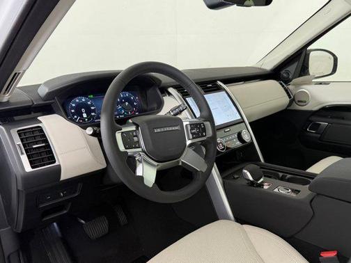 Fuji White 2026 Land Rover Discovery S