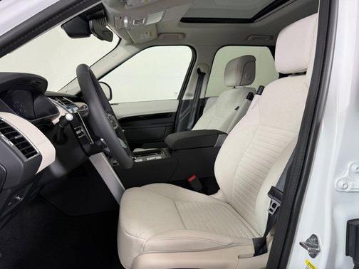 Fuji White 2026 Land Rover Discovery S