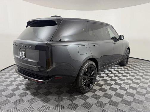 2026 Land Rover Range Rover P400 SE 7 Seat