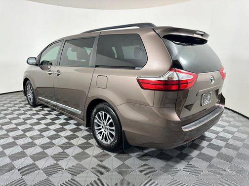 2019 Toyota Sienna XLE