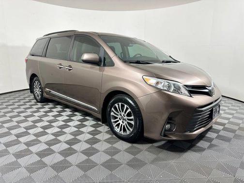 2019 Toyota Sienna XLE