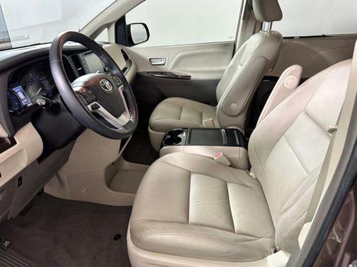 2019 Toyota Sienna XLE