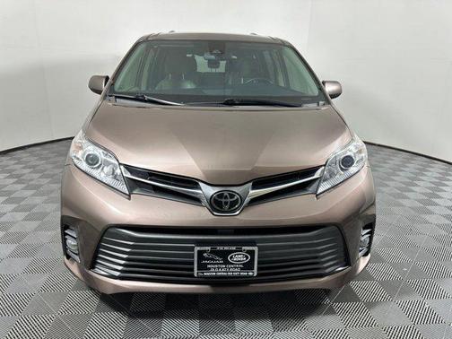 2019 Toyota Sienna XLE