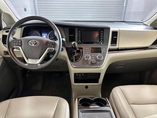 2019 Toyota Sienna XLE