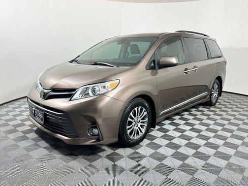 2019 Toyota Sienna XLE