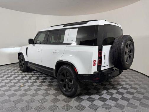 2024 Land Rover Defender 110 P400 X-Dynamic SE