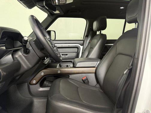 2024 Land Rover Defender 110 P400 X-Dynamic SE