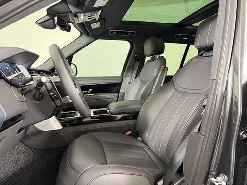 Carpathian Grey Premium Metallic 2026 Land Rover Range Rover P550e SE