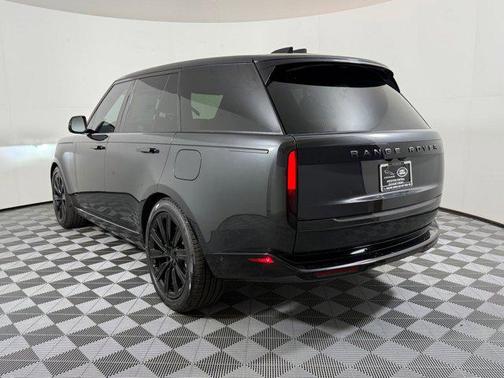 Carpathian Grey Premium Metallic 2026 Land Rover Range Rover P550e SE