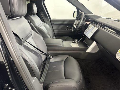 2025 Land Rover Range Rover P400 SE