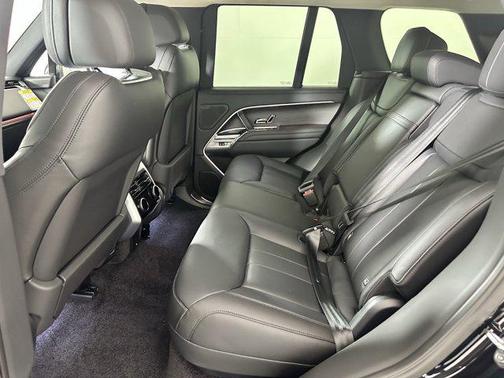 2025 Land Rover Range Rover P400 SE