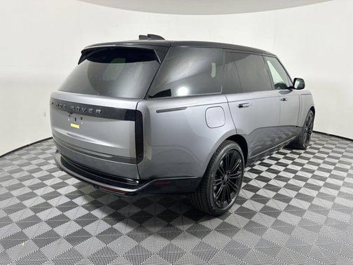 2025 Land Rover Range Rover P400 SE 7 Seat