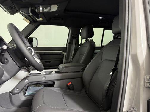 2026 Land Rover Defender P500 X-Dynamic SE