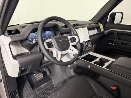 2026 Land Rover Defender P500 X-Dynamic SE