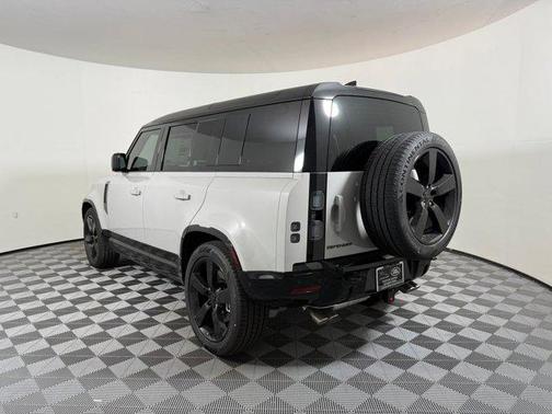 2026 Land Rover Defender P500 X-Dynamic SE