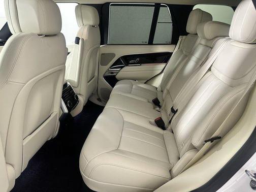 2025 Land Rover Range Rover P550e SE