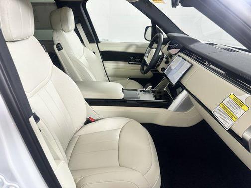2025 Land Rover Range Rover P550e SE
