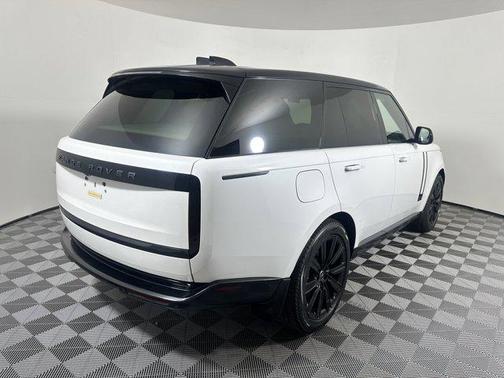 2025 Land Rover Range Rover P550e SE