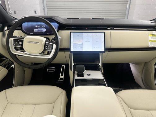2025 Land Rover Range Rover P550e SE
