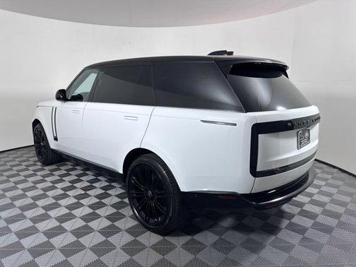 2025 Land Rover Range Rover P530 SE 7 Seat