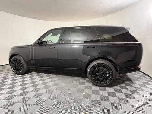 2026 Land Rover Range Rover P530 SE