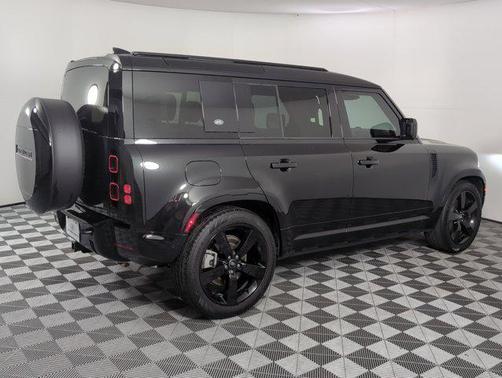 2024 Land Rover Defender 110 P400 X-Dynamic SE