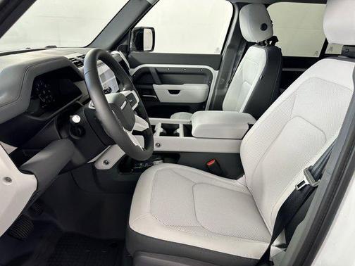2025 Land Rover Defender 110 P300