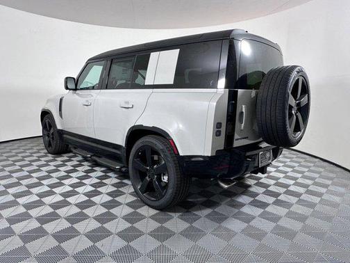 2026 Land Rover Defender X-Dynamic SE