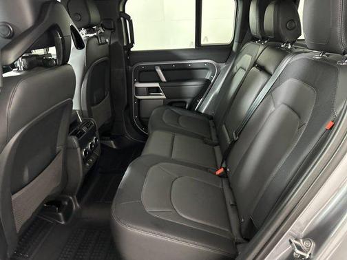 2024 Land Rover Defender 110 P400 X-Dynamic SE