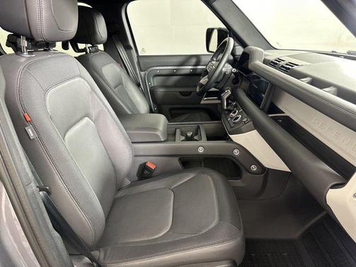 2024 Land Rover Defender 110 P400 X-Dynamic SE