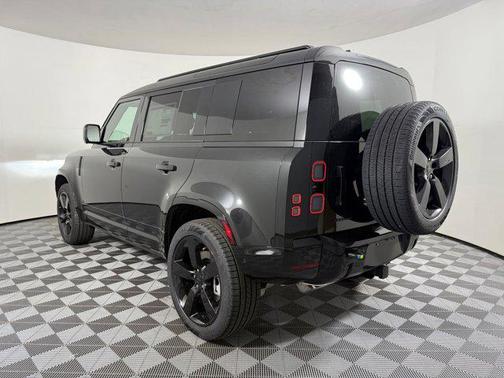 2026 Land Rover Defender P400 X-Dynamic SE