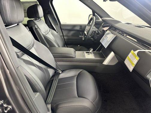 2025 Land Rover Range Rover P400 SE